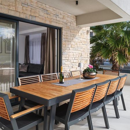 Villa Roca With Heated Pool And Sauna Privlaka  Bagian luar foto