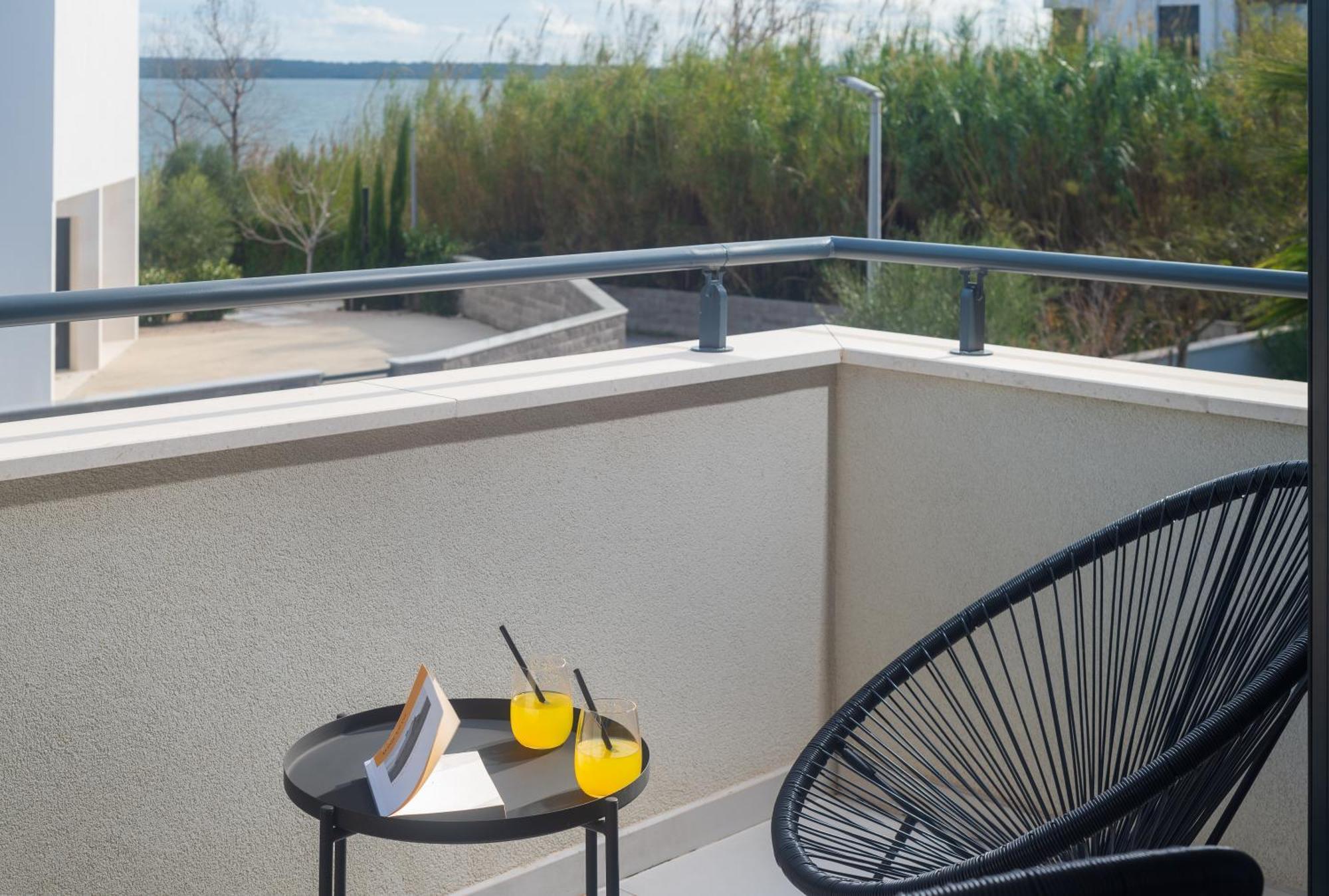 Villa Roca With Heated Pool And Sauna Privlaka  Bagian luar foto