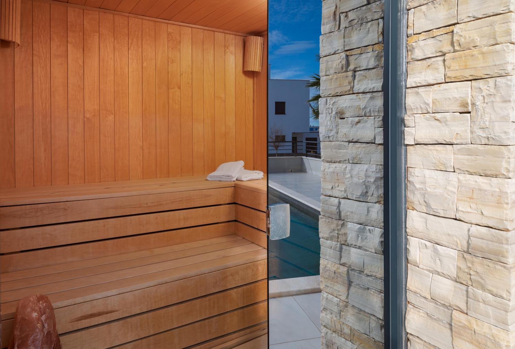 Villa Roca With Heated Pool And Sauna Privlaka  Bagian luar foto