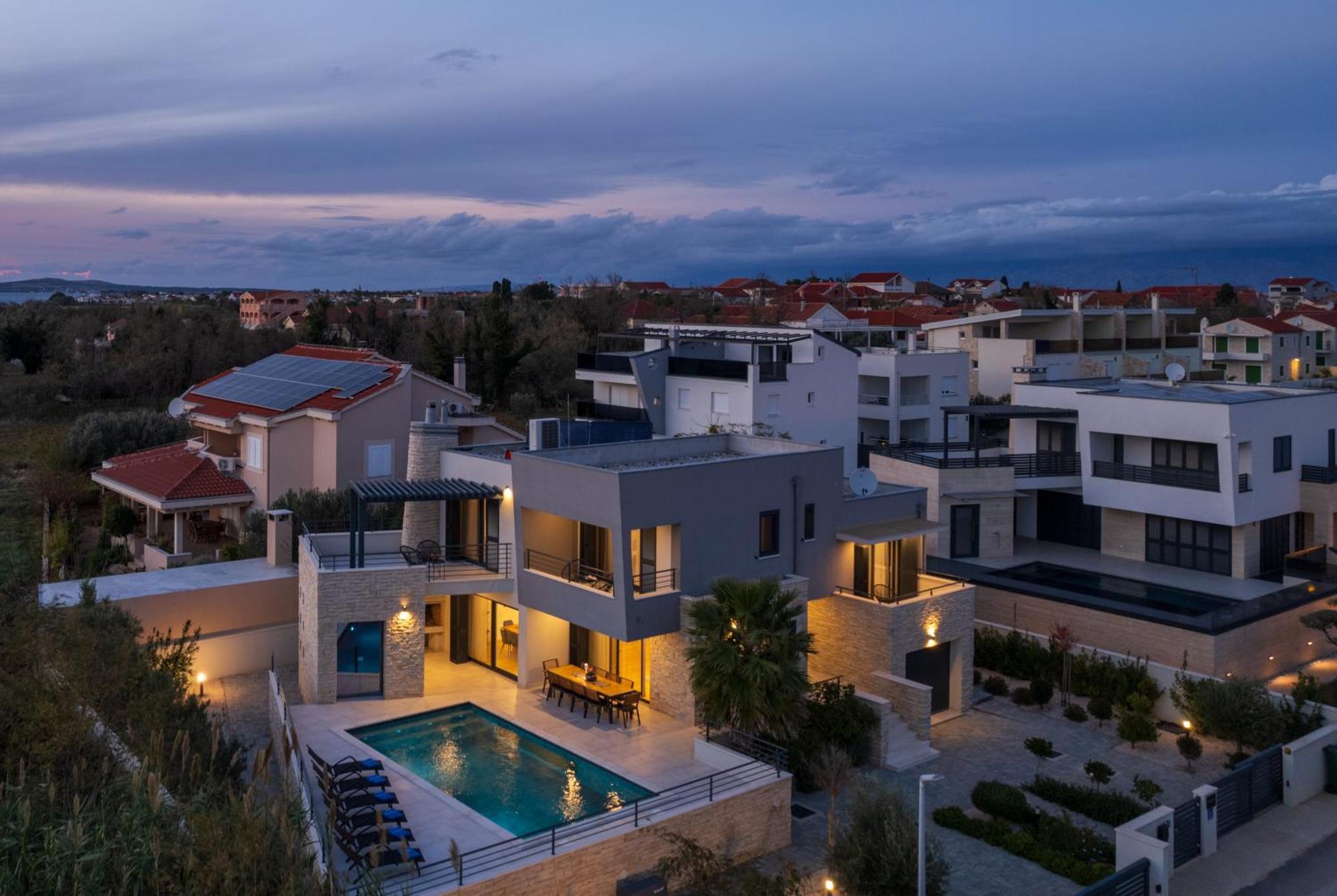 Villa Roca With Heated Pool And Sauna Privlaka  Bagian luar foto